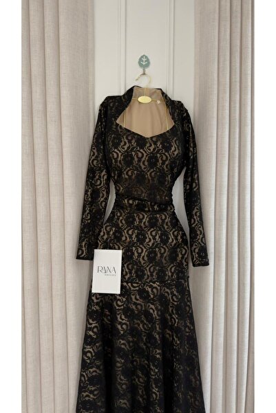 RANA DRESSES A lined lace dress with a feminine design