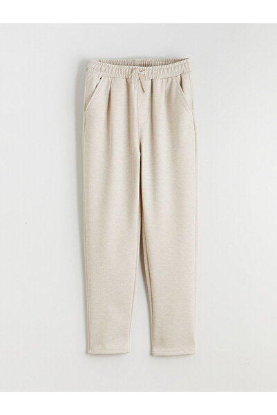 LC Waikiki بنطلون للأولاد من مجموعة إلسيفا باللون البيج مع خصر مطاطي