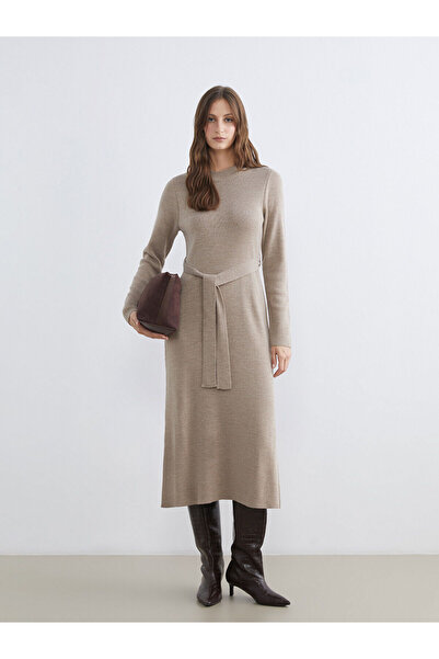 LC Waikiki Özmarka Noul sezon Rochie tricotată cu decolteu tip crewneck și cu...