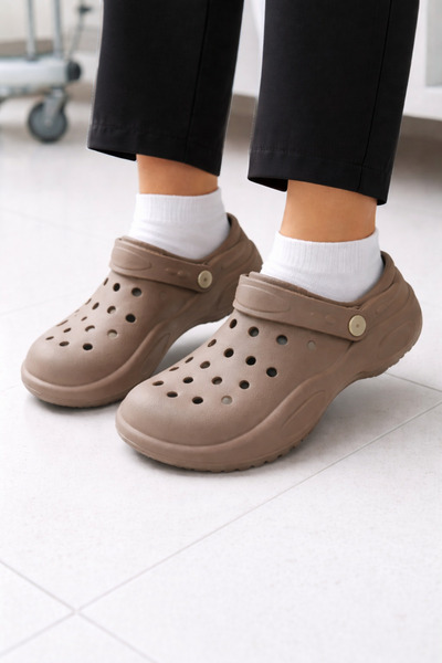 ARONA Hemşire Terliği