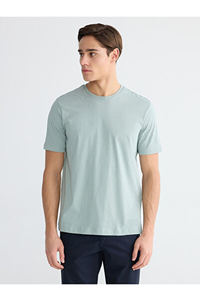 LC Waikiki قم بتكوين أسلوبك الخاص مع تي شيرت رجالي من القطن الممشط ذو الرقبة ...