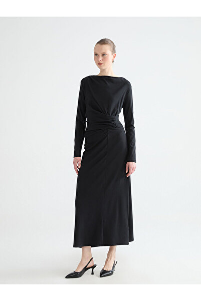 LC Waikiki Nevavm with a Difference Lcwaikiki Classic Black Boat Neck Smocked...