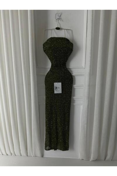 Generic Elegant mermaid-style evening dress in a shimmering green