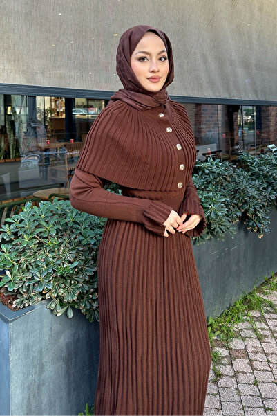 Trend Marfa Two Piece Knitwear Dress with Cape