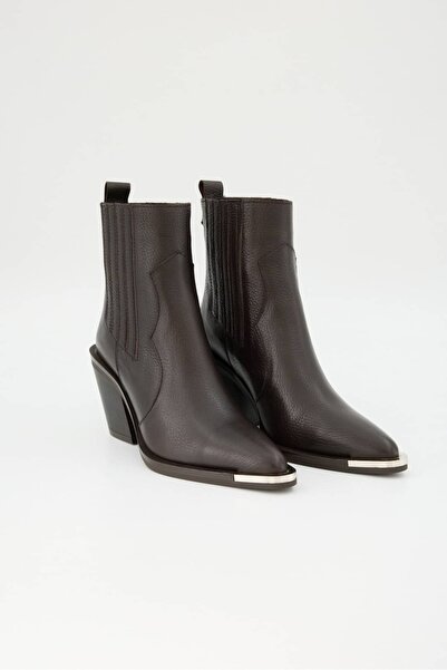 Jande Kadın Siyah Hakiki Deri Metal Burun Detaylı Geçmeli Kısa Bot