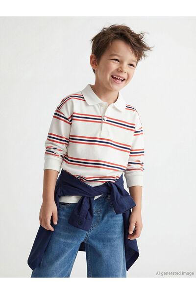 LC Waikiki تي شيرت للأولاد من مجموعة إلسيفا باللون البيج وياقة بولو مخططة