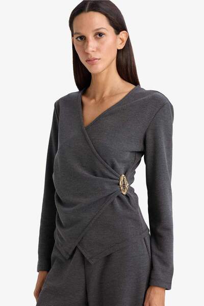 DeFacto Regular Fit V-Neck Long Sleeve T-Shirt G8816Ax26Sp