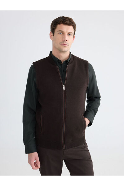 LC Waikiki سترة تريكو رجالية من Peak New Season ذات تصميم قياسي وياقة جامعية