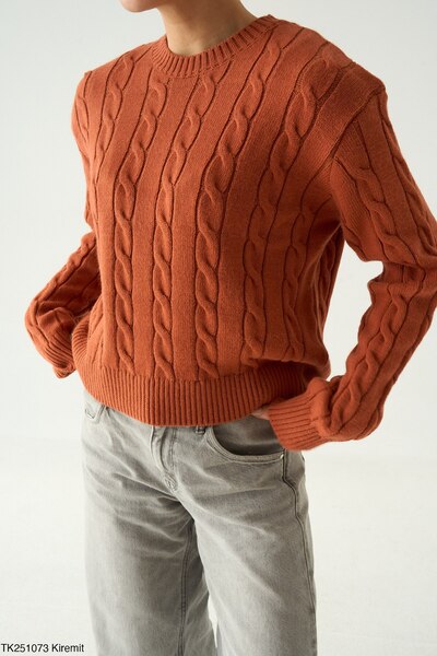 Qu Style Örgü Desenli Kremit Rengi Kazak