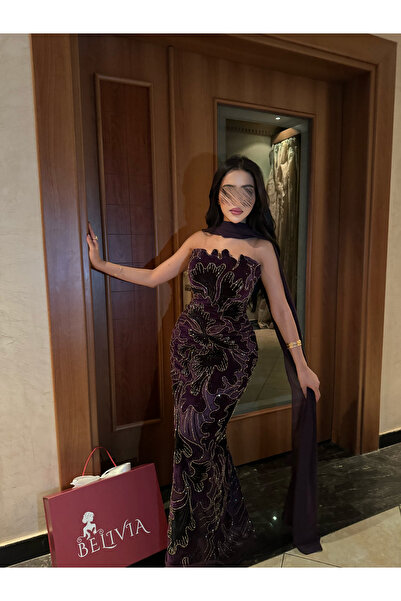 belivia A dress with a rose-shaped trim