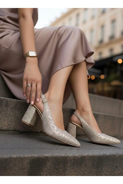 Santamarina حذاء لوياسا الذهبي الكلاسيكي ذو الكعب العالي للنساء