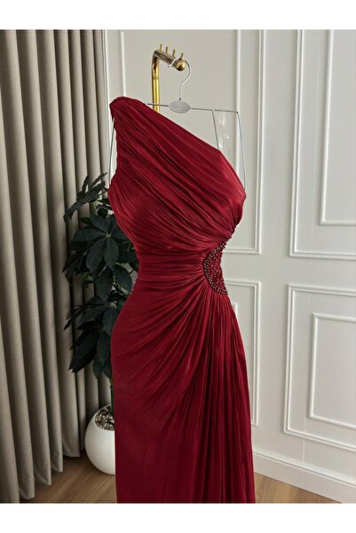 Lucille Fashion One-shoulder evening dress embodies modern elegance with a pl...