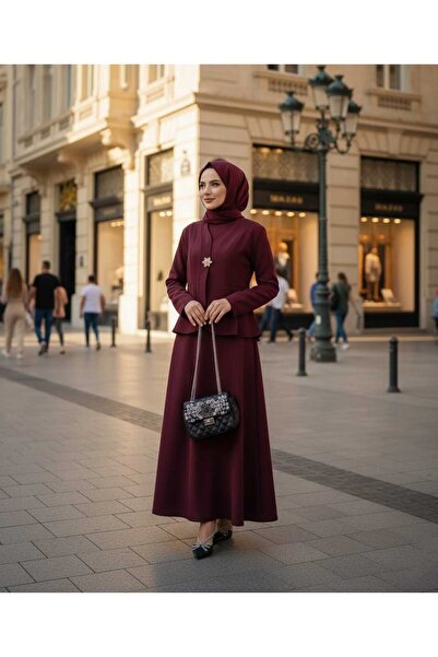 butik hira Scuba Suit with Buckle Detailed Skirt