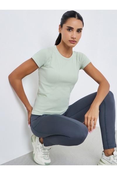 Styli Women Seamless Contour Detail Short Sleeve Top