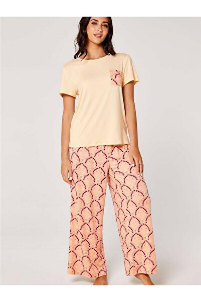 Take Two By Styli Women Printed Pocket T-Shirt and Printed Pyjama Set