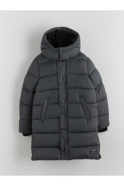 LC Waikiki سترة منتفخة للأولاد بغطاء للرأس