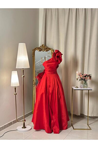 vanus fashion 6380 - A stunning red dress with every detail