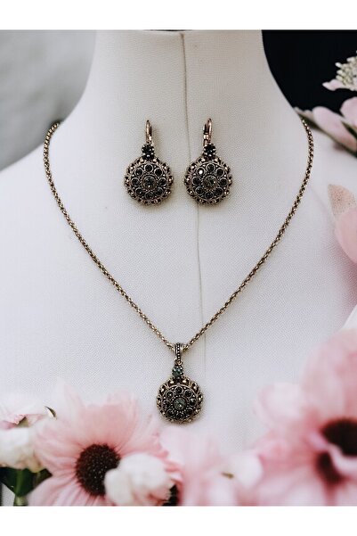 FAYRA ACCESSORIES Daisy Figured Necklace and Earring Set