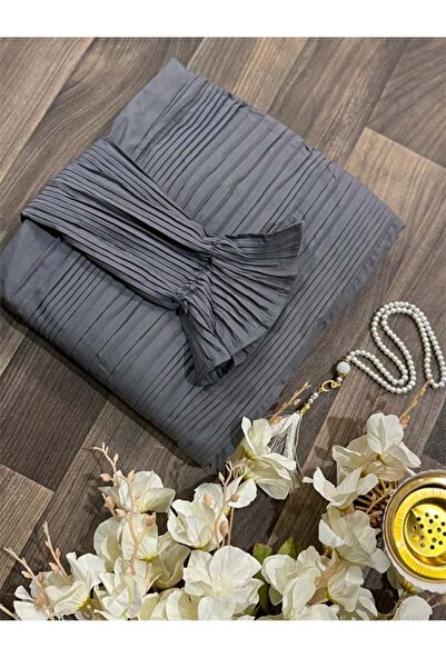 ASDM A very comfortable, soft, embroidered sheet set consisting of a piece an...