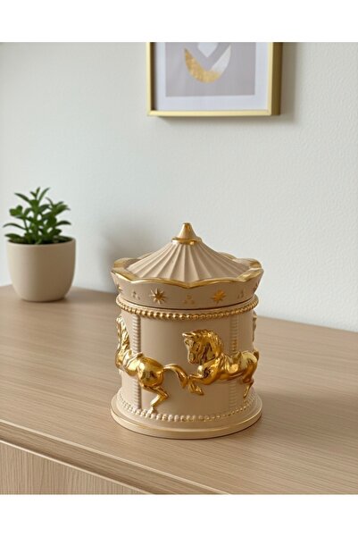 Handmade Lüks Atlıkarınca Figürlü Kapaklı Mum - Gold Detaylı Bej Dekoratif Obje