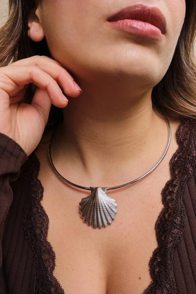 ByFlorya Jewelry قلادة VIP على شكل محار، إكسسوار معدني، قلادة فلوريلا 40 سم