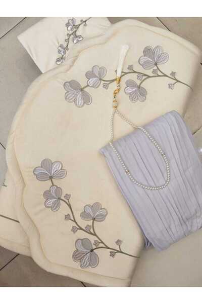 Gerenic A soft prayer rug with a luxurious design, complete with a prayer mat...