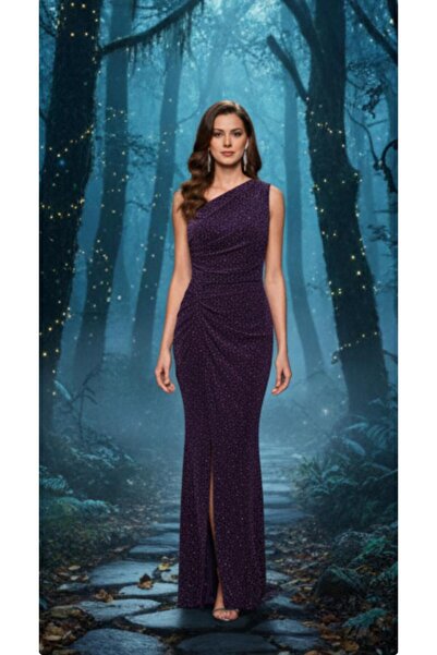 KALDE A dress with sparkling sequins and an off-the-shoulder design.