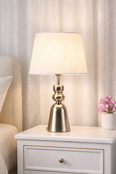 SADANHOME An elegant table lamp with warm lighting and a touch of luxury.