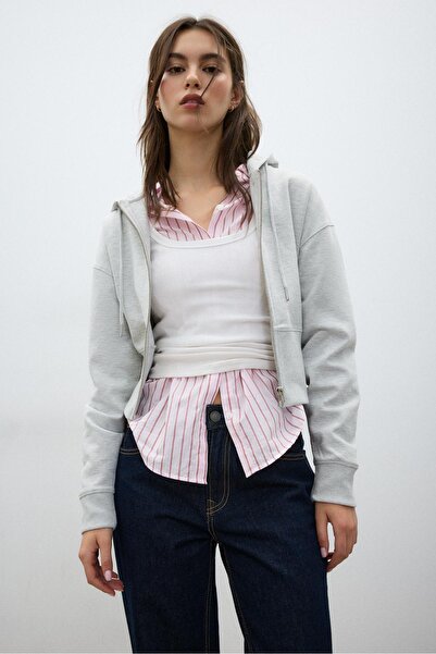 Stradivarius سترة رياضية بغطاء رأس رأس وسحاب