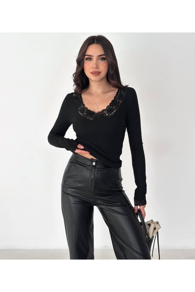 Noa&Noa V-Neck Lace Detailed Blouse