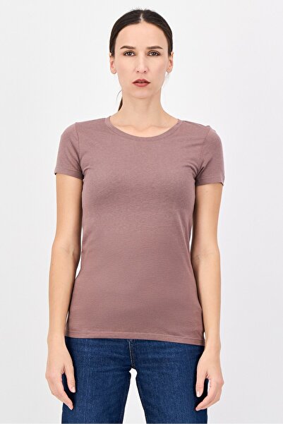 GAP تيشيرت نسائي بأكمام قصيرة ورقبة دائرية، لون بني سادة