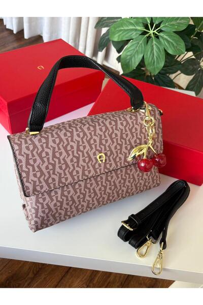 GGGG Bags with their accessories