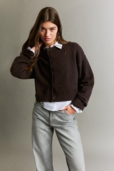 Bershka Yumuşak dokunuşlu düğmeli hırka