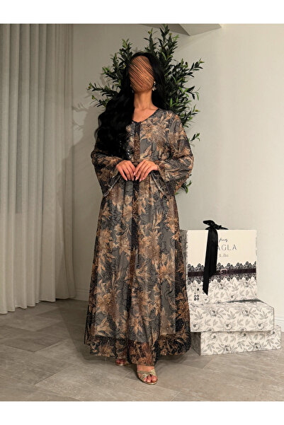 salsa-dresses A jalabiya with beautiful beaded embroidery.