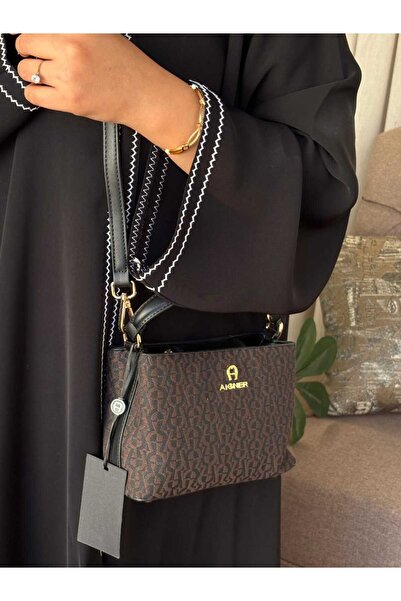 بيت الجملة (translated: House of Wholesale) evening bag