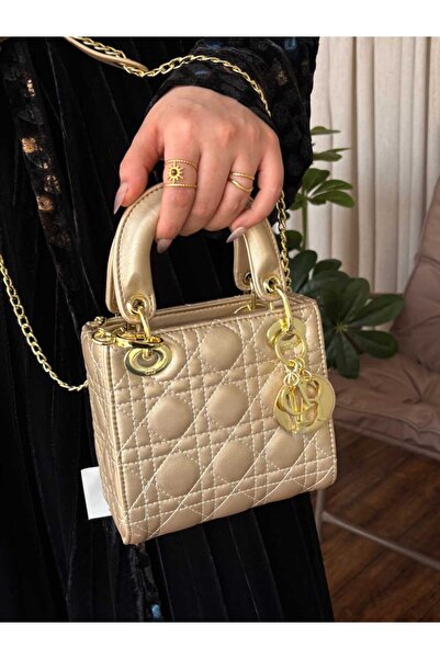 بيت الجملة (translated: House of Wholesale) evening bag