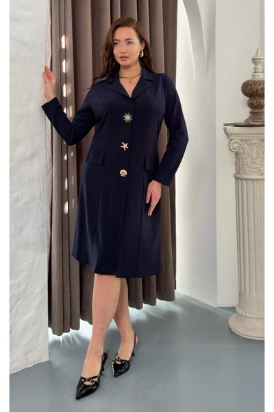 Butik Nilyam Γυναικείο φόρεμα μεγάλου μεγέθους με λαιμόκοψη V και καρφίτσα σε...