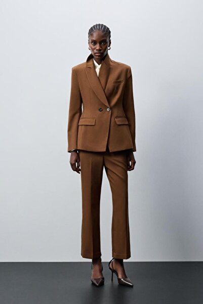 AYSEGUL SOZKESEN Vücuda Oturan Kadın Tarçın Renk Blazer Ceket