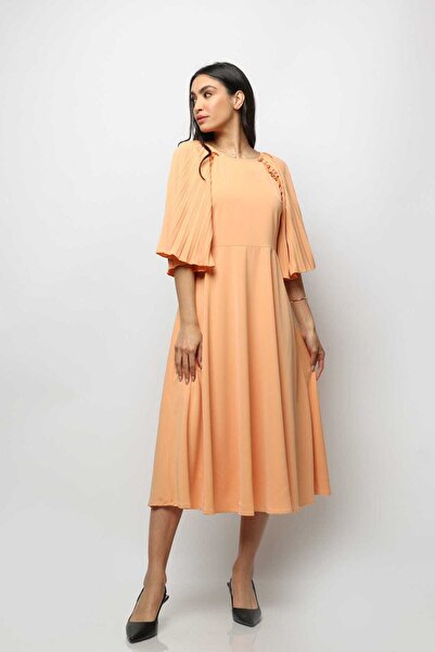 Nichii Solid Midi Bell-Sleeve Dress