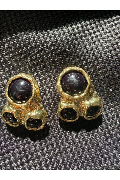 YJ JEWELERY Black Stone Detailed Gold Textured Earrings