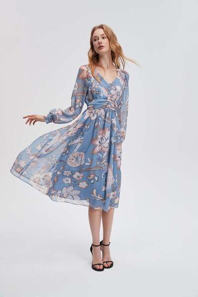 menta فستان ميدي أزرق مزهر بحزام