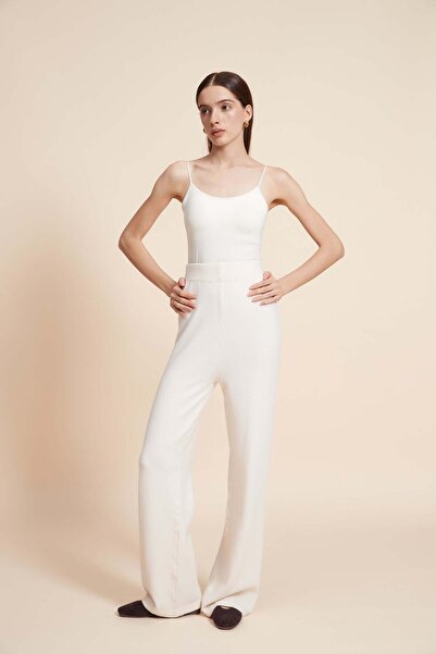 Yola بنطال طويل واسع الساقين بلون موحد