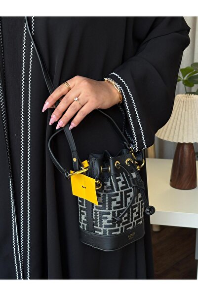 Generic High-quality shoulder bag with all accessories