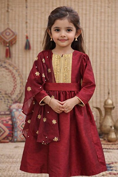 La reina petite فستان شعبي برغندي مع شال مطرز من لارينا بتيت