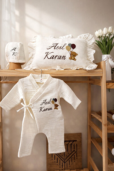 hobittubaby İsim nakışlı kişiselleştirilmiş Müslin bebek tulum ve yastık kılı...