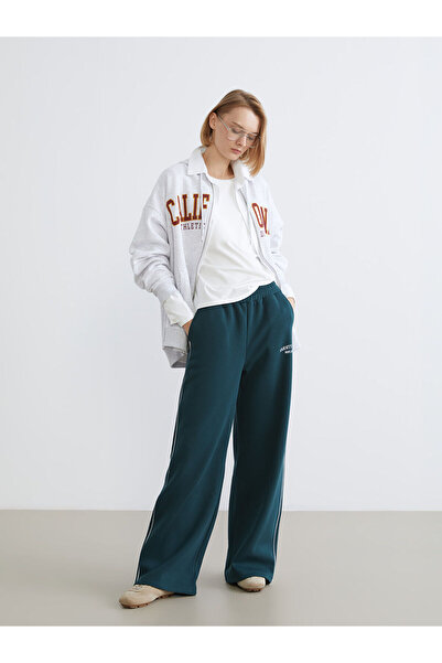 LC Waikiki بنطلون رياضي نسائي مطرز بتصميم فريق الجامعة