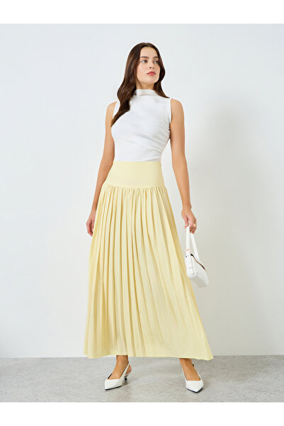 Styli Women Yellow Pleated A-Line Maxi Skirt