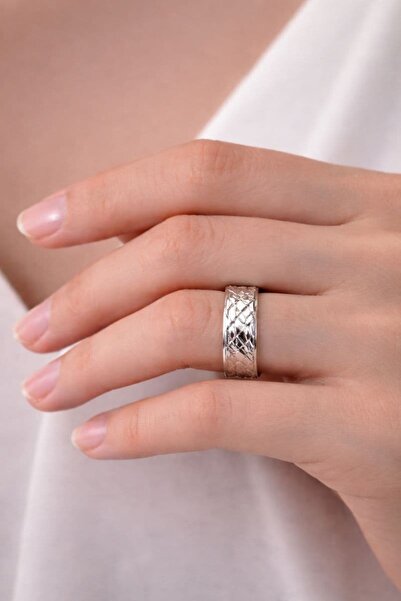 BY YASİN TOPÇU 💍   خاتم فضي لامع بنمط هندسي – مقاس 16 ✨