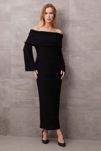 yucian Madonna Collar Dress Black