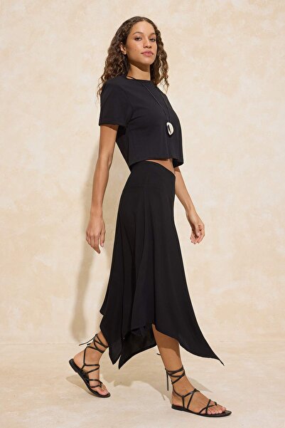 Trendyol Collection Schwarzer, asymmetrisch geschnittener, gewebter Midirock ...